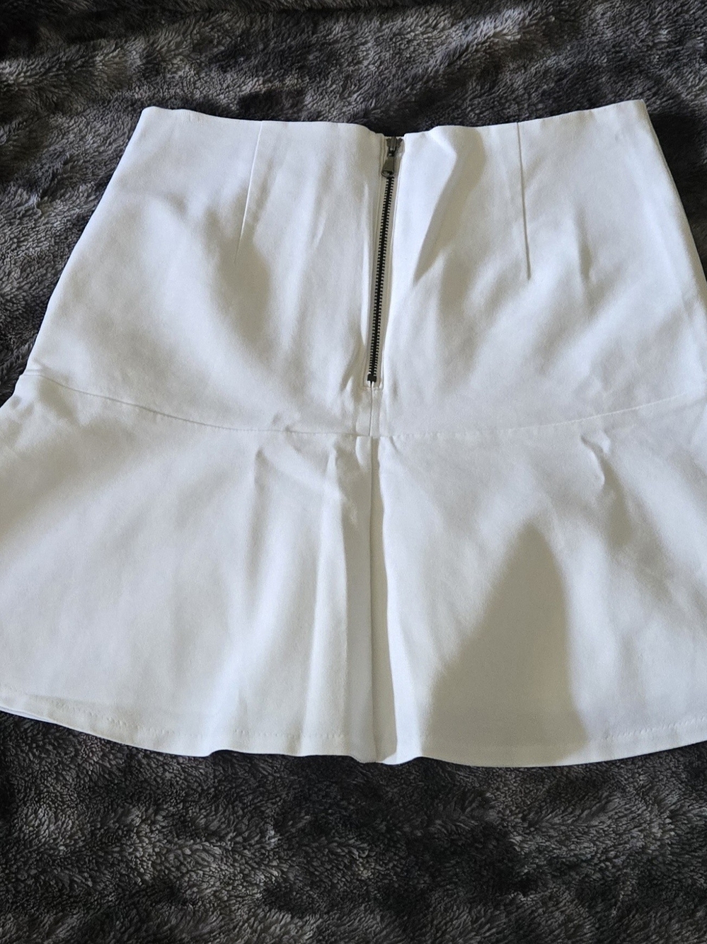 Women's White Ruffle-Hem Mini Skirt - Picture 2 of 5